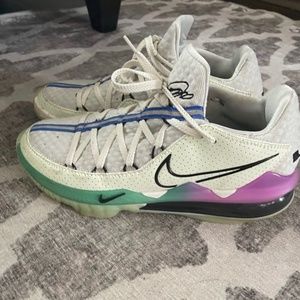 Lebron 17-low Glow In The Dark Size 10.5